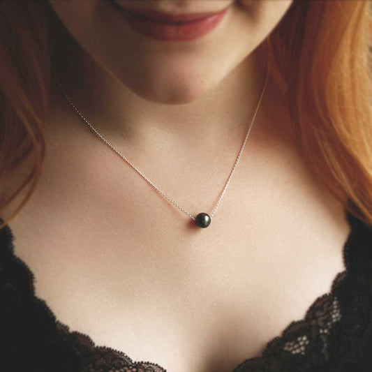 MK820 STERLING STERLING SILVER FRESH WATER BLACK PEARL NECKLACE MODEL SHOT 18 19.5