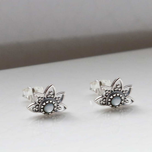 ML935 STERLING SILVER MOTHER OF PEARL LOTUS STUDS 3