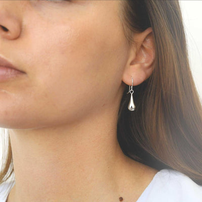 ME519  STERLING SILVER MINI LIQUID DANGLY EARRINGS MODEL