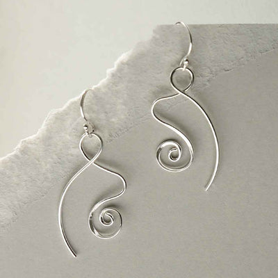 ME522 STERLING SILVER TWIRLING RIBBON DANGLY EARRINGS 1