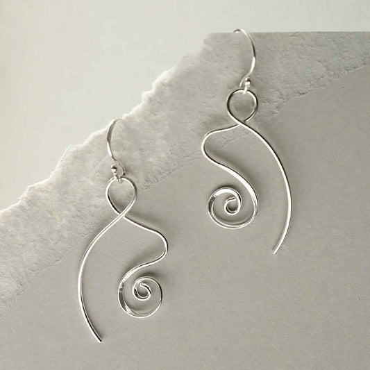 ME522 STERLING SILVER TWIRLING RIBBON DANGLY EARRINGS 1