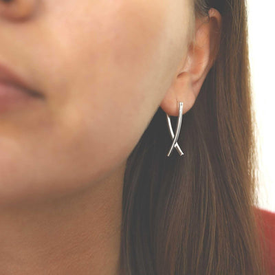 ML965 STERLING SILVER CROSSOVER HOOPS MODEL