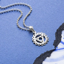MC265P SILVERTHROATCHAKRANECKLACE 002