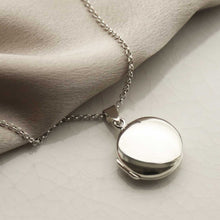 MC279 STERLING SILVER ROUND LOCKET 3