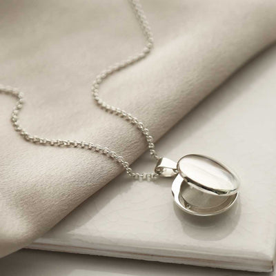 MC279 STERLING SILVER ROUND LOCKET 2