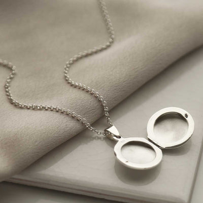 MC279 STERLING SILVER ROUND LOCKET 7