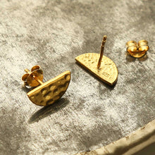 MS1225G GOLD PLATED SILVER HAMMERED HALF STUDS 4