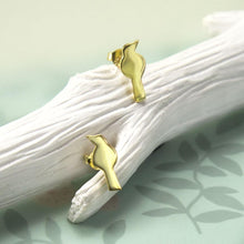 MB145G GOLDPLATEDSTERLINGSILVERPETITEBIRDEARRINGS 001