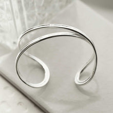 MD357 STERLING SILVER OVAL LOOP BANGLE 2