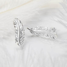 MB144 STERLINGSILVERFEATHERSTUDEARRINGS 001