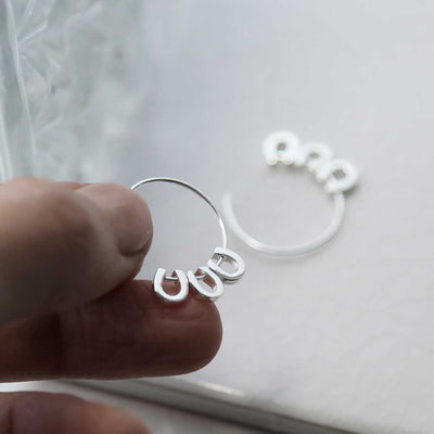 MD365 STERLING SILVER LUCKY HORSESHOE HOOPS 1