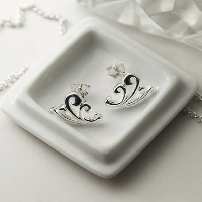 MD369 STERLING SILVER FLEUR DE LIS STUDS 1