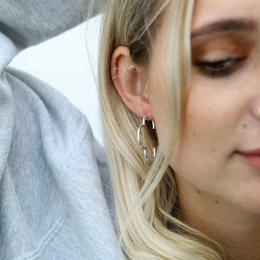 MC278 STERLING SILVER FLOWER HOOPS MODEL