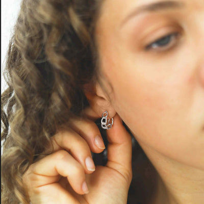 MG003L STERLING SILVER LARGE CURB HOOP STUD EARRINGS MODEL scaled