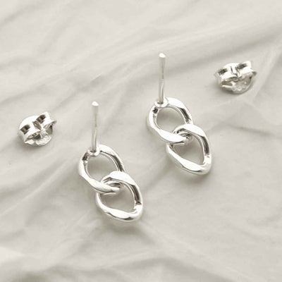 MG004S STERLING SILVER SHORT CURB CHAIN EARRINGS 1