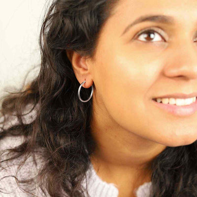 ME446 STERLING SILVER 20MM HOOP EARRINGS MODEL