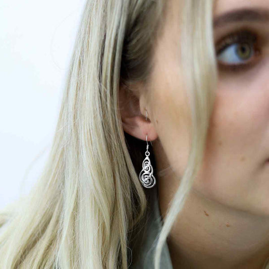 MC231 STERLING SILVER CELTIC LONG LOOPS EARRINGS MODEL