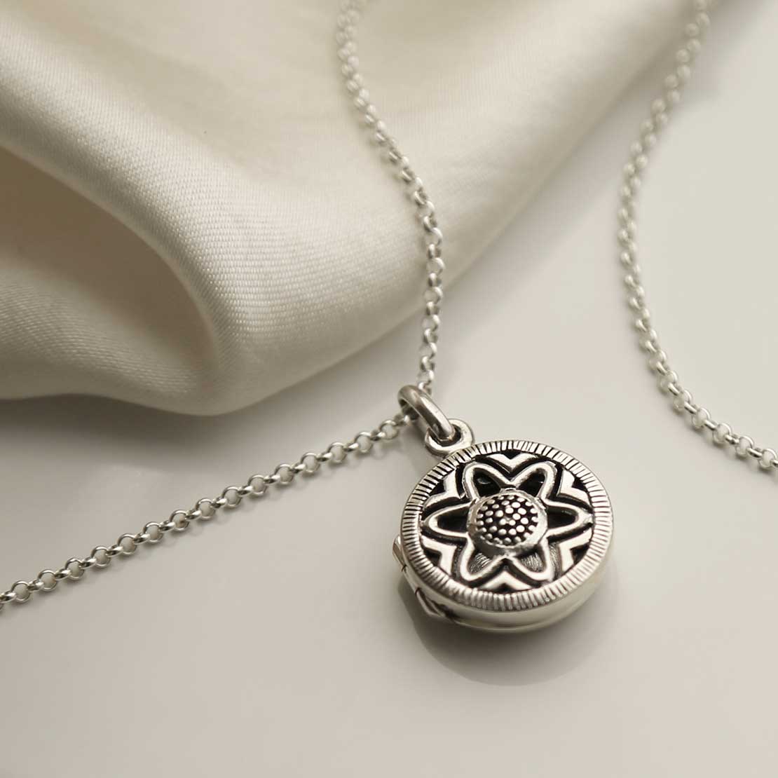Sterling Silver Vintage Flower Locket