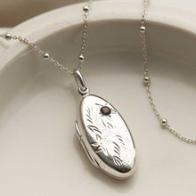 MC155 SILVER OVAL LOCKET NECKLACE WITH GARNET 4
