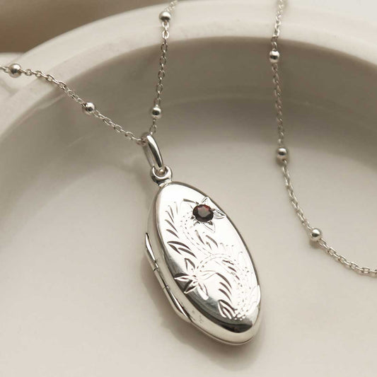 MC155 SILVER OVAL LOCKET NECKLACE WITH GARNET 4