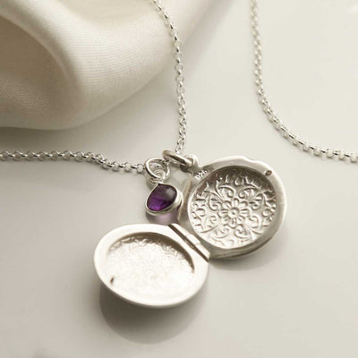 MC167 STERLING SILVER FLORAL ROUND LOCKET NECKLACE AMETHYST OPEN 1
