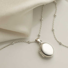 MC197 STERLING SILVER LITTLE OVAL LOCKET 3