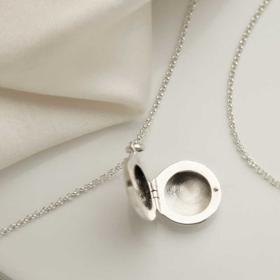 MR1105 STERLING SILVER DECORATIVE ROUND LOCKET OPEN 1