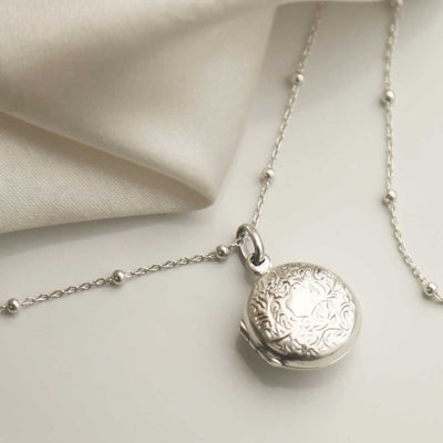 MR1105 STERLING SILVER DECORATIVE ROUND LOCKET 4