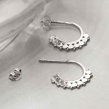 ML977 STERLING SILVER FANFARE HOOP STUDS 3