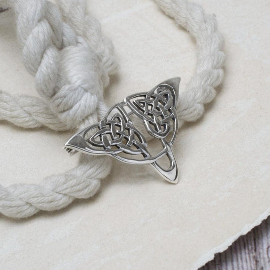 MC222 STERLINGSILVERCELTICKNOTBROOCH 001