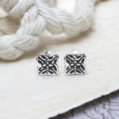 MC220 STERLINGSILVERSMALLCELTICSQUARESTUDEARRINGS 001
