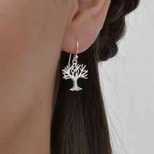 MS1158E EAR SHOT 900X900