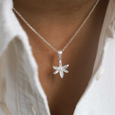 MB093P STERLING SILVER LILY FLOWER STAR NECKLACE MODEL min