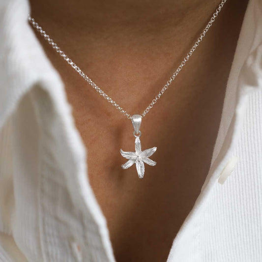 MB093P STERLING SILVER LILY FLOWER STAR NECKLACE MODEL min