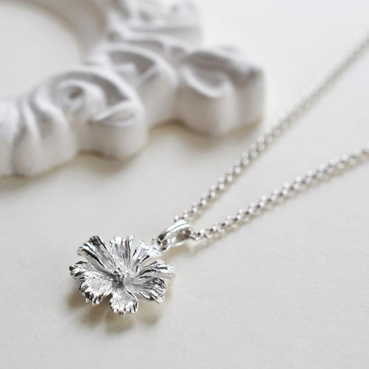 flower necklace 4b5ec8da 8b22 4e2f b4a9 f7c084e7808d