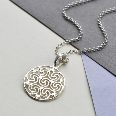 quanticum geometric necklace d11e0ce1 13bc 4983 8d27 70f158d6355e
