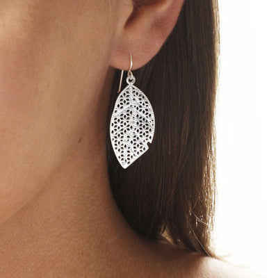 MF494E EAR SHOT 900X900