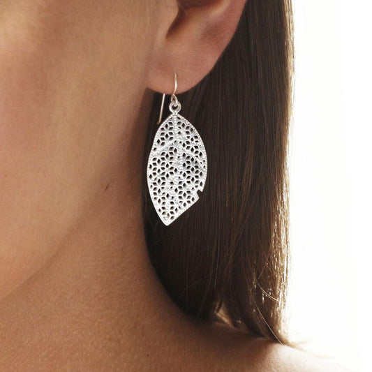 MF494E EAR SHOT 900X900
