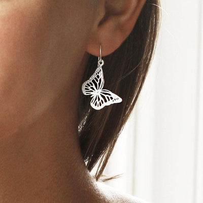 SMALL BUTTERFLY EAR SHOT 900X900