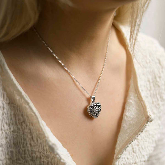 MR1110 Sterling Silver Daisy Locket Model