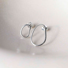 ML827 Sterling Silver Asymmetric Oval Stud Earring 2