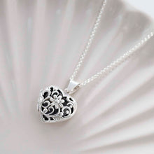 MR1110 Sterling Silver Daisy Locket 1