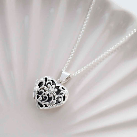 MR1110 Sterling Silver Daisy Locket 1
