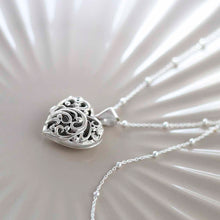 MR1111 Sterling Silver Fleur De Lis Locket 2