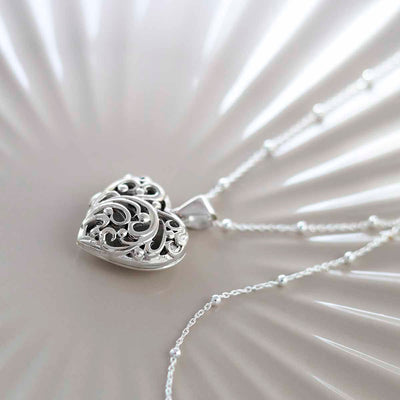 MR1111 Sterling Silver Fleur De Lis Locket 2