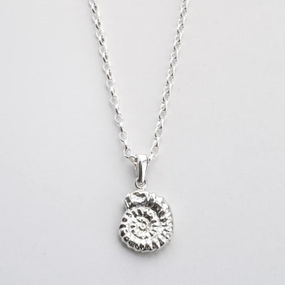 MA40P STERLINGSILVERAMMONITENECKLACE 001