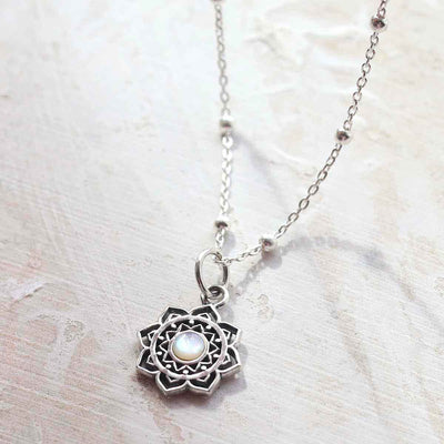 ML820M Sterling Silver Mother of Pearl Moroccan Flower Necklace