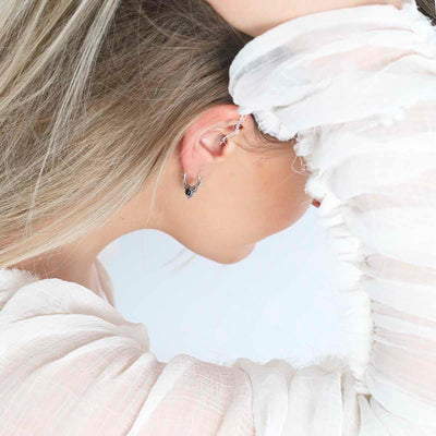 ML781o Sterling Silver Onyx Drop Hoop Earrings Model