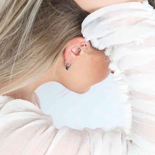 ML781o Sterling Silver Onyx Drop Hoop Earrings Model