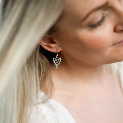 ML782o Sterling Silver Onyx Arrow Earrings Model